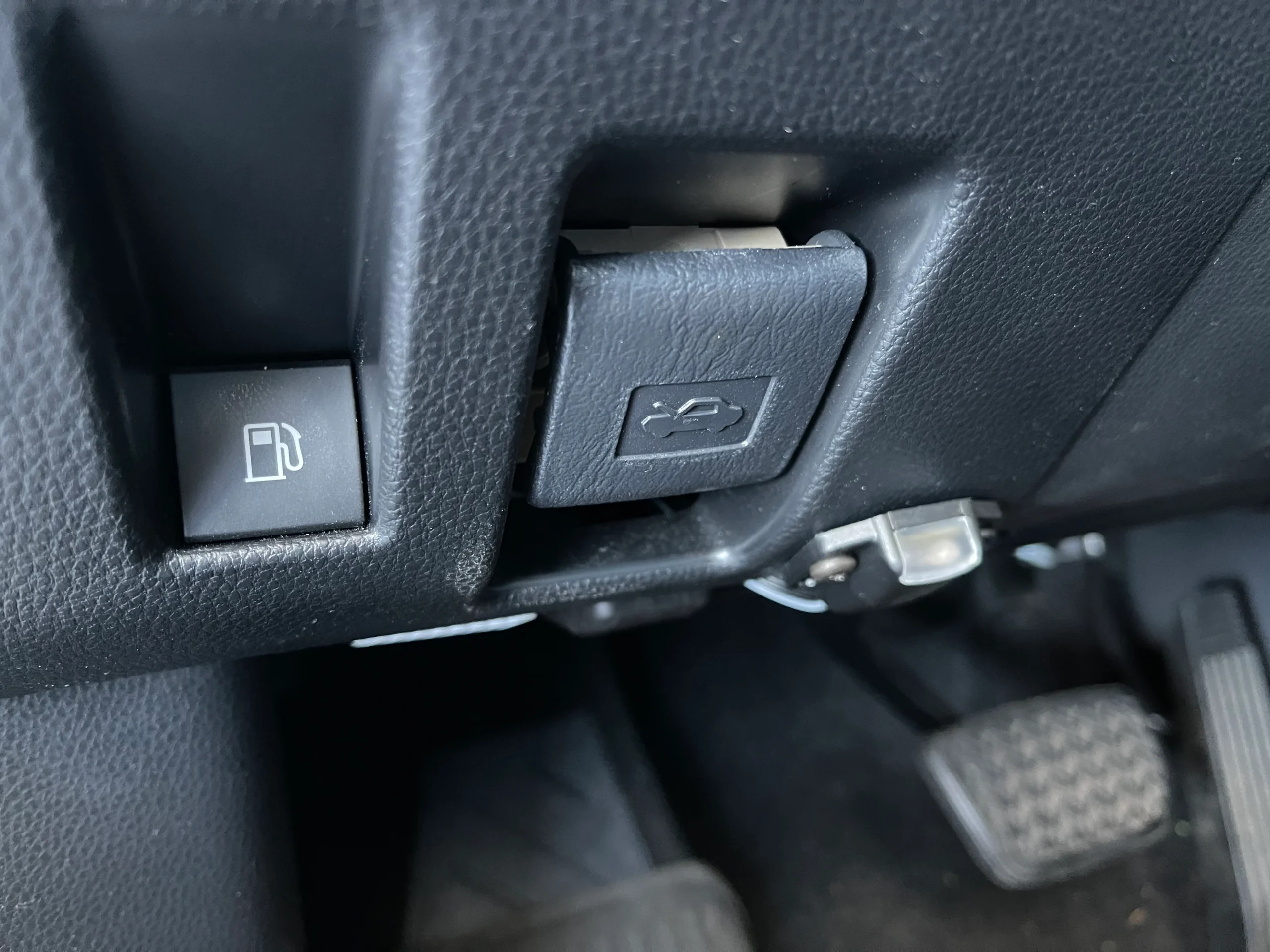 How to Open Gas Tank on Toyota RAV4 Easily