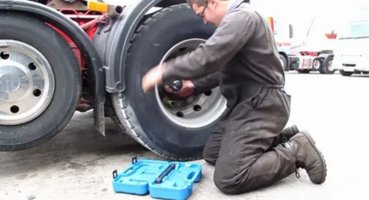 Toyota RAV4 Lug Nut Torque Specs Guide 2025